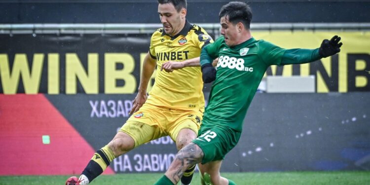 Отличен вратар и куп пропуски оставиха Ботев Пловдив без победа от началото на годината