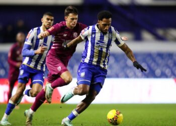 Левски в спор с турци и кипърци за английски нападател