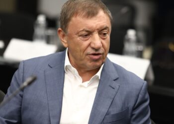 Разбулване на Сянка: Контроверсен Бивш Агент Намери Насилствен Край