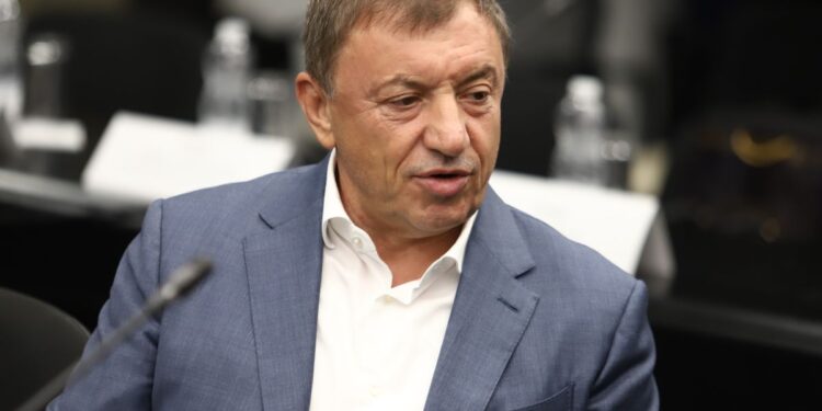 Разбулване на Сянка: Контроверсен Бивш Агент Намери Насилствен Край