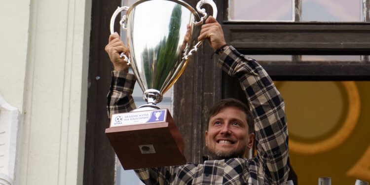 Защо мълчанието? Молбата на Ботев Пловдив към правителството за забраната на руския собственик ОСТАВА БЕЗ ОТГОВОР!