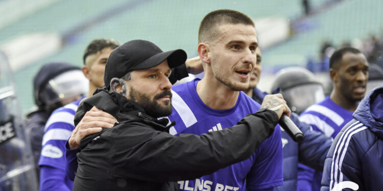 Мистериозна травма вади Илиян Стефанов от състава на Левски за мача с Черно море