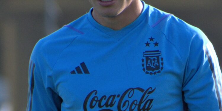 ЦСКА София привлече аржентинския и нападател на Палмейрас Агустин Гиай с 5-годишен договор, като той ще се присъедини през лятото, 21-годишният, който е считан за бъдещето на Аржентина