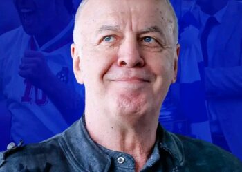 Като играч той постигна множество отличия, включително множество титли и купи на България, и беше ключова фигура в историческото четвърто място на България на Световното първенство през 1994 г.