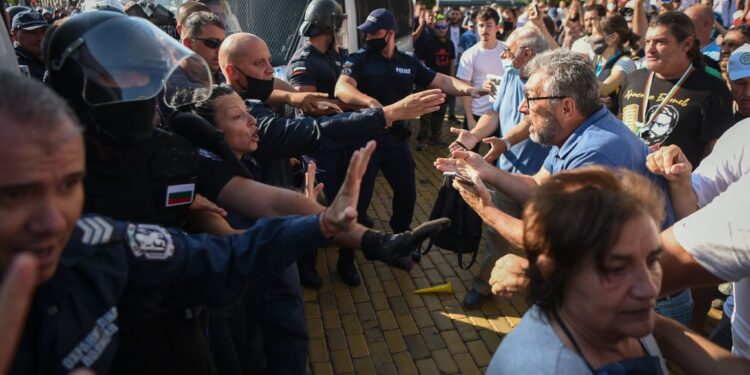 Къщи ограбени в София миналата нощ, живеещи обитатели ранени и деца отвлечени