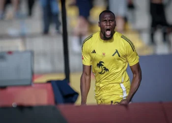 Левски крачи към среброто. „Сините“ влизат уверено в плейофите след гол на Сангаре и ценна победа