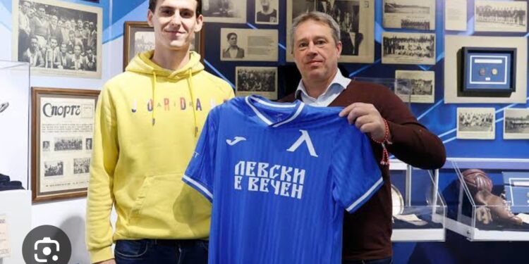 БОРДЪТ НА ЛЕВСКИ СОФИЯ: Илиян Стефанов ще бъде резерва, докато не подпише нов договор, позицията на борда на Левски за титулярното място на Илиян Стефанов