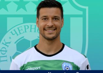 ЦСКА София иска да даде играч плюс пари за защитника на Черно море Варна Влатко Дробаров, за да подсили защитата си