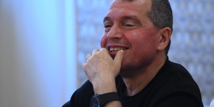 Тошко Йорданов “помете” студиото на Нова, водещата едва не го изгони на живо, плюейки от яд: “Приятни празници!”