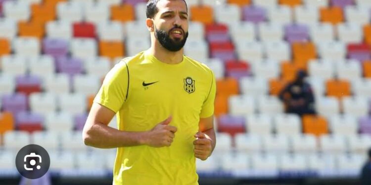 Ο Ισάμ Τσεμπάκε υπογράφει νέο τετραετές συμβόλαιο με τον ΑΠΟΕΛ, με υψηλές αποδοχές, γίνεται ο πιο ακριβοπληρωμένος παίκτης του συλλόγου