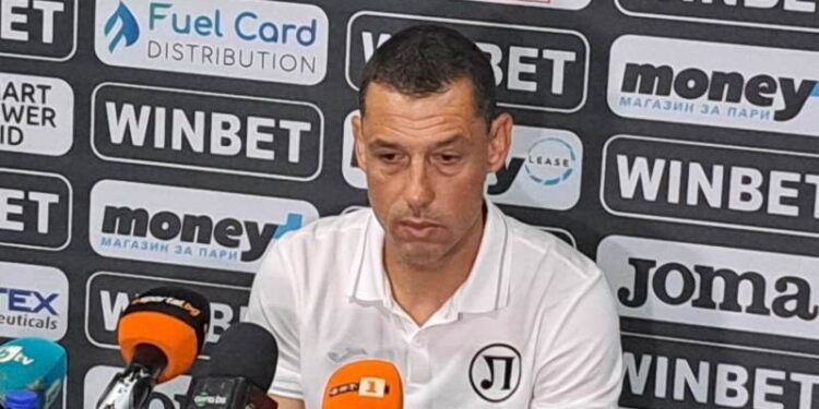 ЦСКА София поставя брой точки, които Александър Томаш трябва да спечели от оставащите мачове, за да запази поста си в клуба