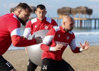 ДОКЛАД ЗА СИТУАЦИЯТА: Още един играч на ЦСКА 🔴⚪, отстранен поради контузия, потенциално сериозен удар по време на тренировка; Ще свърши ли някога? Научете повече на 👇👇👇