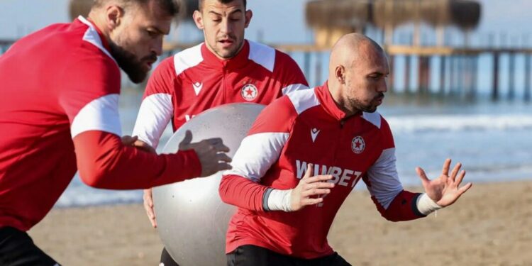 ДОКЛАД ЗА СИТУАЦИЯТА: Още един играч на ЦСКА 🔴⚪, отстранен поради контузия, потенциално сериозен удар по време на тренировка; Ще свърши ли някога? Научете повече на 👇👇👇