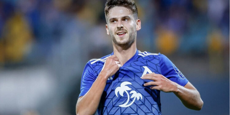 Илиян Стефанов и неговата партньорка, благословени с близнаци, след като тя роди в ранните часове на днес