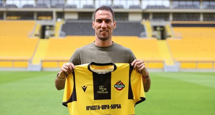 Отвъд гола: Шестгодишният обет на Попов, вкоренен в сърцето на Пловдив