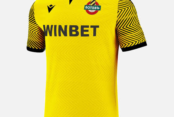 Катастрофа с екипите: Winbet си тръгва, след като играчи на Ботев “злоупотребяват” с фланелки, Nike гледа да спасява положението.