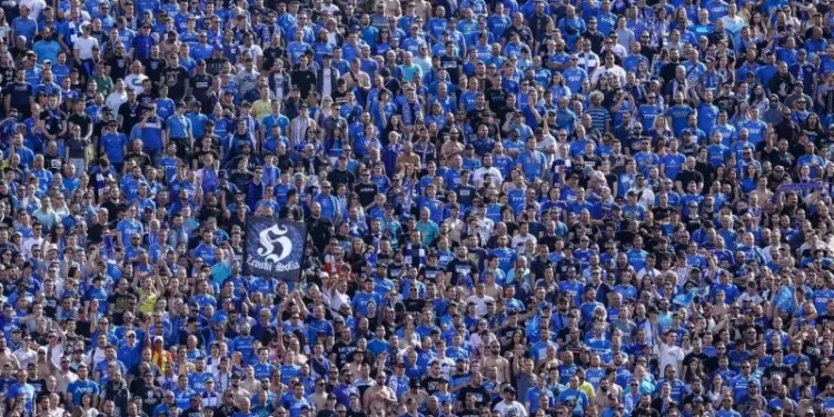 Плановете на Българския Футболен Съюз за Намаляване на Клубовете в Първа Лига Са от Значителна Полза за Левски София