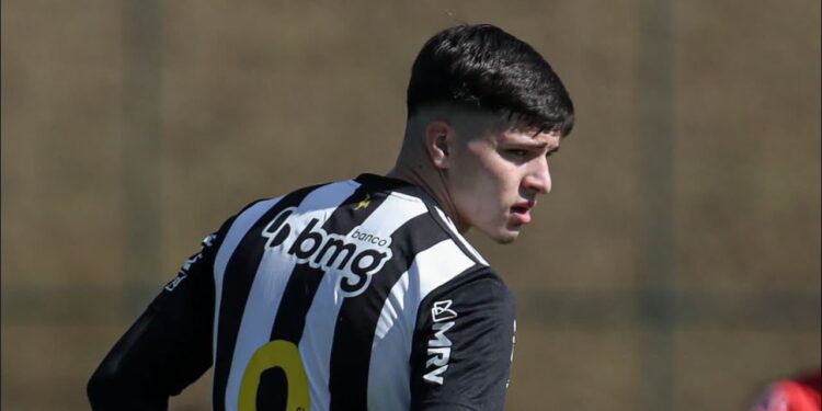 Καθώς πλησιάζει το καλοκαιρινό μεταγραφικό παράθυρο, ο ΑΠΟΕΛ εξασφαλίζει 6ετή συμφωνία με τον Βραζιλιάνο επιθετικό της Ατλέτικο Μινέιρο, Ισαάκ Αγκουιάρ Τόμιτς, ο οποίος πρόσφατα συγκρίθηκε με τον Έρλινγκ Χάαλαντ