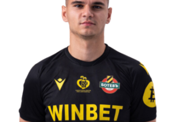 Оригинален SEO Заглавие: NIKE предлага на Никола Илиев най-голямата сделка за спонсорство за играч, играещ в българската лига, тъй като Илиев вече ще носи обувки NIKE