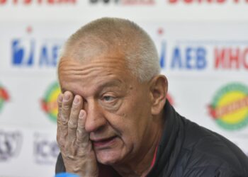 ГРЪМ ОТ ПЛОВДИВ: Локо Пд без лиценз за следващия сезон? Обсъждат нов клуб без Крушарски довечера