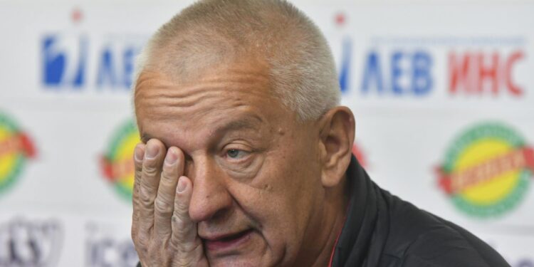 ГРЪМ ОТ ПЛОВДИВ: Локо Пд без лиценз за следващия сезон? Обсъждат нов клуб без Крушарски довечера