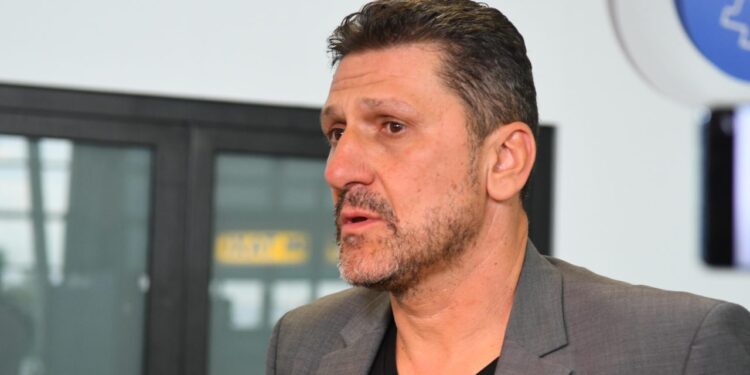 ЦСКА изправен пред трудности: Двама ключови халфове напускат заради конфликти с Филип Филипов