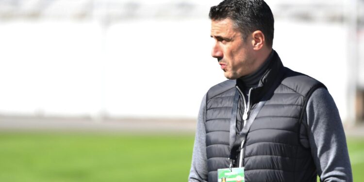 Лекарите на Левски изразиха съмнение относно важността и наличността на Веласкес за Черно море.