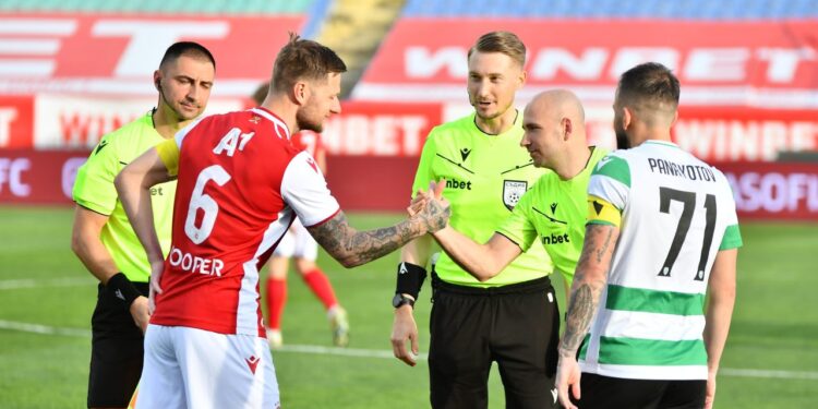 Лиам Купър се нуждае от проверка на реалността: ЦСКА не е Лийдс