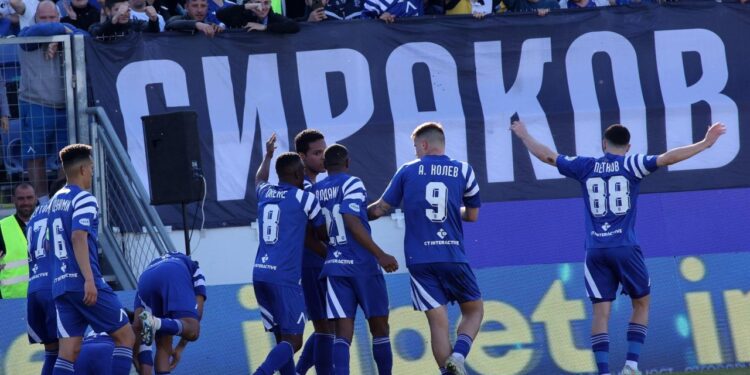 Гавра с 12 000 на „Герена“! Футболисти слаби, треньорът не знае къде е, Наско Сираков – сляп