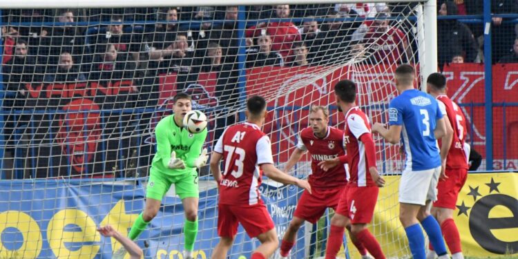 Шефът на Спартак се подиграва на Томаш след като не го победиха във Варна: “Събличаме му червения екип!”