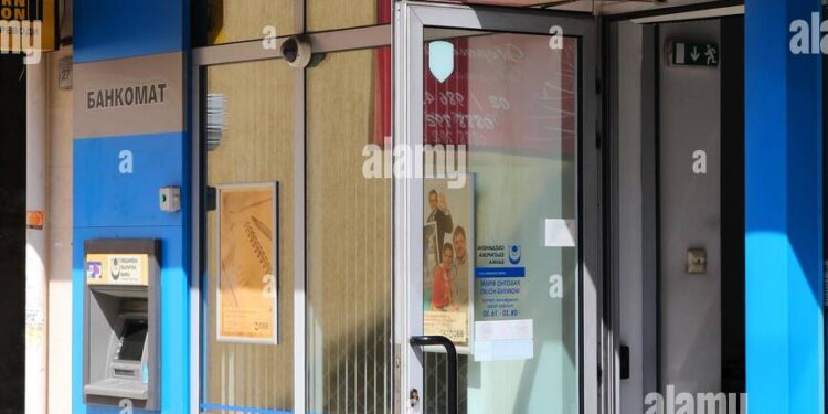 Shirt на банка в Обединена българска банка. UBBSBGSF. 32 535 403. … включващ сериозна стрелба