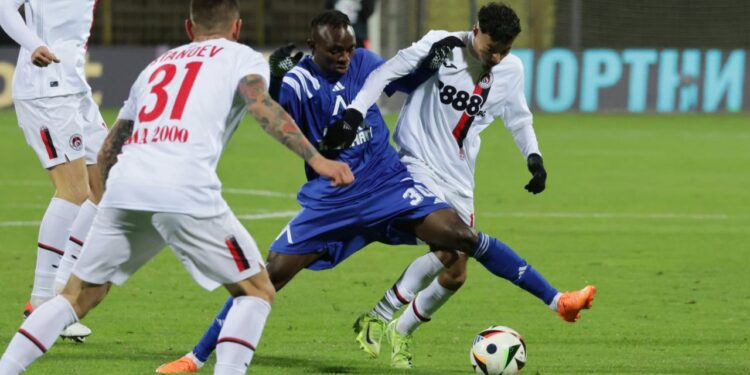 ДОКАЗА СЕ! Играчът, когото всички оплюваха, накара Сираков да замълчи!