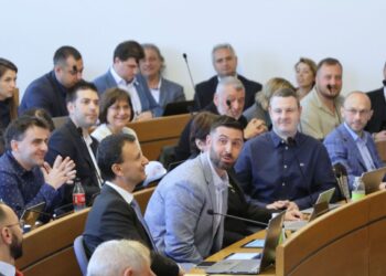 Под заплахата от невиждан червен митинг под прозорците, общинарите се поправиха: Ще има спирка ЦСКА