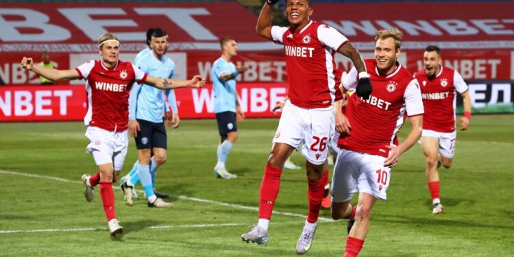 TS ВЗРИВЯВА БОМБАТА! Шокираща „БЕЗПЛАТНА“ Офанзива на Лудогорец Цели Две Звезди на ЦСКА – Унизителна Игра на Власт, Която Може да Осакати „Червената армия“ ЗАВИНАГИ!