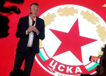 АМОРТИЗАТОР ЗА АРМЕЙЦИТЕ🚨: ЦСКА София 🔴 ⚪ се е насочил към испански защитник на фона на интереса на ПСЖ Орбит. Научете повече на 👇 👇 👇 