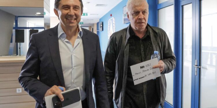 mt: Ето ви фактите! А сега добра дума за Наско Сираков кажете, неблагодарници