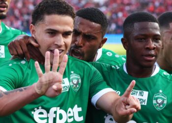 Томаш, обирай си крушите от ЦСКА! Лудогорец не искаше купата, но идиоти в червено му я връчиха