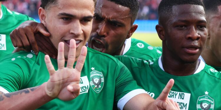 Томаш, обирай си крушите от ЦСКА! Лудогорец не искаше купата, но идиоти в червено му я връчиха