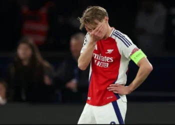 ЗАГЛАВИЕ: НЕВЕРОЯТНИ СЦЕНИ! ЗВЕЗДА НА ЦСКА АРЕСТУВАН НА ТЕРЕНА ВЕДНАГА СЛЕД ШОКИРАЩ МАЧ! СКАНДАЛ С ИЗМАМА РАЗТЪРСИ КЛУБА ИЗ ОСНОВИ!