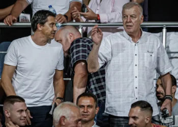 Какво става, Наско?! Верните фенове на “Левски” питат: Защо собственикът им се крие?