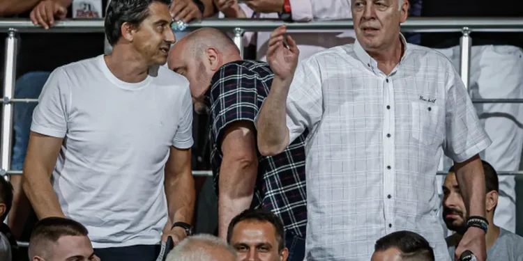 Какво става, Наско?! Верните фенове на “Левски” питат: Защо собственикът им се крие?