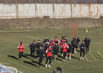 ЕВРОПЕЙСКАТА МЕЧТА НА ПАРЧЕТИ?! Подготовката на ЦСКА за Плейофа е Ударена от КРИТИЧЕН УДАР: Локило и Файтон Мистериозно Изчезнали – Какво се Случва на „Армията“?!