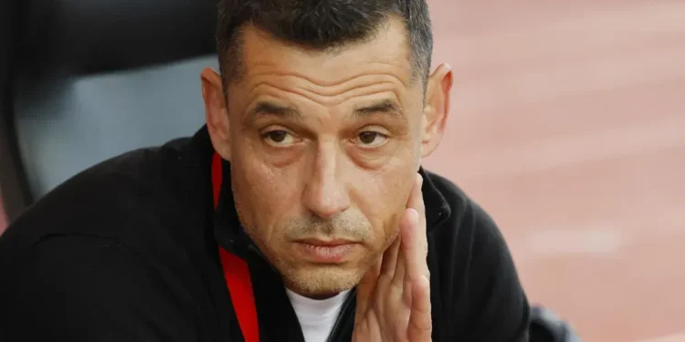 БЕЗПРЕЦЕДЕНТНО МЪЛЧАНИЕ! СТОИЧЕСКИЯТ ОТКАЗ НА ТОМАС ДА ОБСЪЖДА БЪДЕЩЕТО СИ РАЗПАЛВА ЯРОСТТА В ЦСКА, ПОДХРАНВАЙКИ СПЕКУЛАЦИИТЕ ЗА НЕИЗБЕЖЕН ТРЕНЬОРСКИ ВЗРИВ!