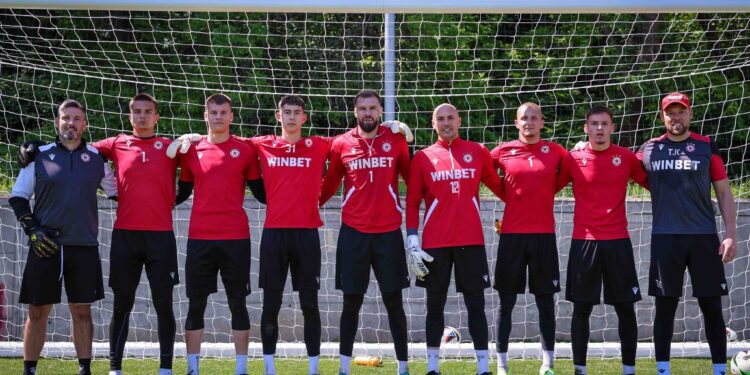 Единни под рамката: Общa тренировкa за вратарите на ЦСКА (СНИМКИ)