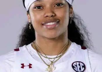 No . 4 2025 American player Shocks Basketball World:Commits Southcarolina Over Texas,Michigan,BYU…..