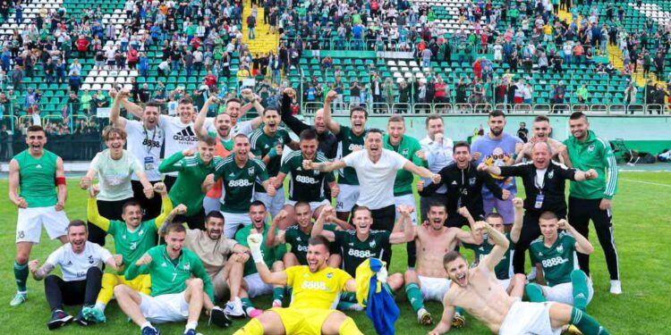 Левски София получава европейски квоти, след като УЕФА забранява на Пирин Благоевград участие заради спекулации за незаконни трансфери