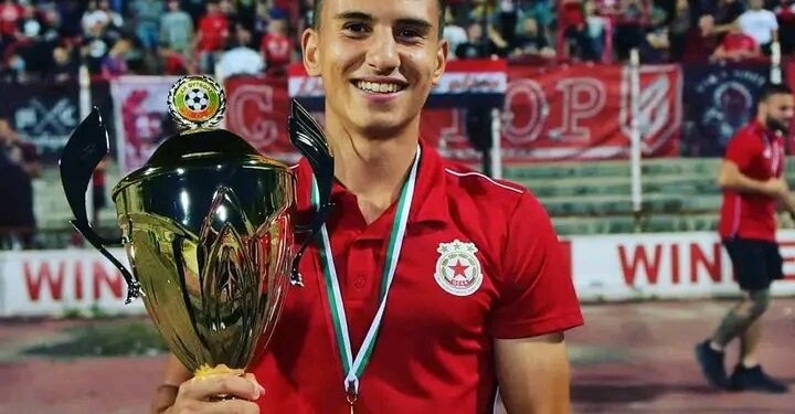 Възходящата кариера на Мартин Смоленски показва успеха в развитието на младежкия отбор на ЦСКА. Научете повече на 👇👇👇