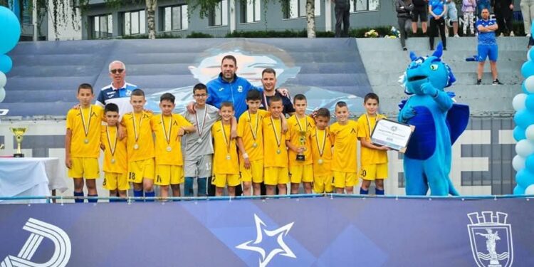 Младите “сини” лъвове завладяха Русе! Левски U15 с блестящо второ място на силния международен турнир