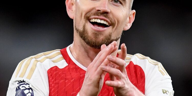 Арсенал иска да се раздели със звездата в средата на терена Жоржиньо, който ще се присъедини към АПОЕЛ през лятото като свободен агент