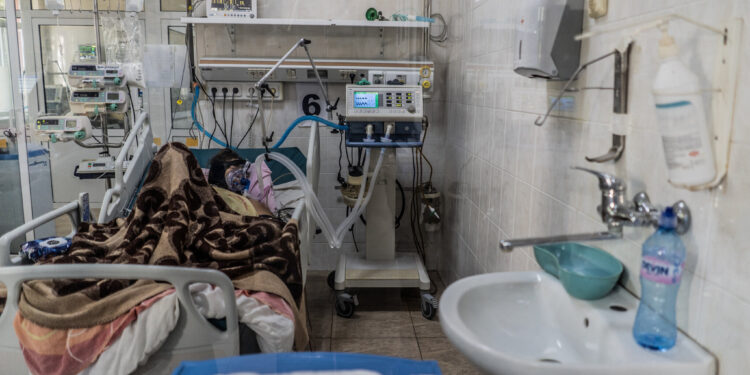 Драматичен обрат: Премиерът Петров колабира по време на заседание! Нацията в тревога, животът му е в критична опасност!